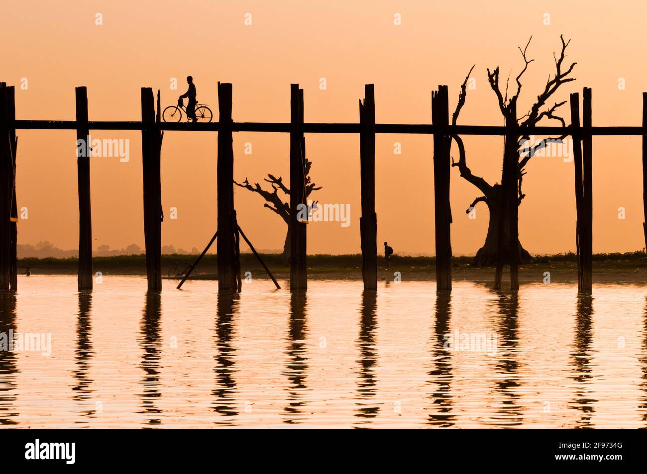 the U Bein Bridge at sunset Stock Photo - Alamy