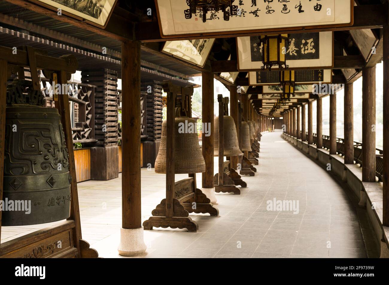Stile corridor in the Zhenru Temple Stock Photo