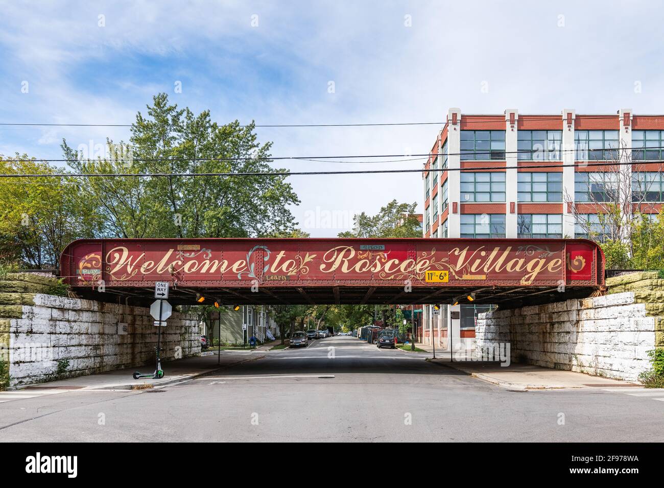 Welcome to Roscoe Village sign on Metra bridge Stock Photo
