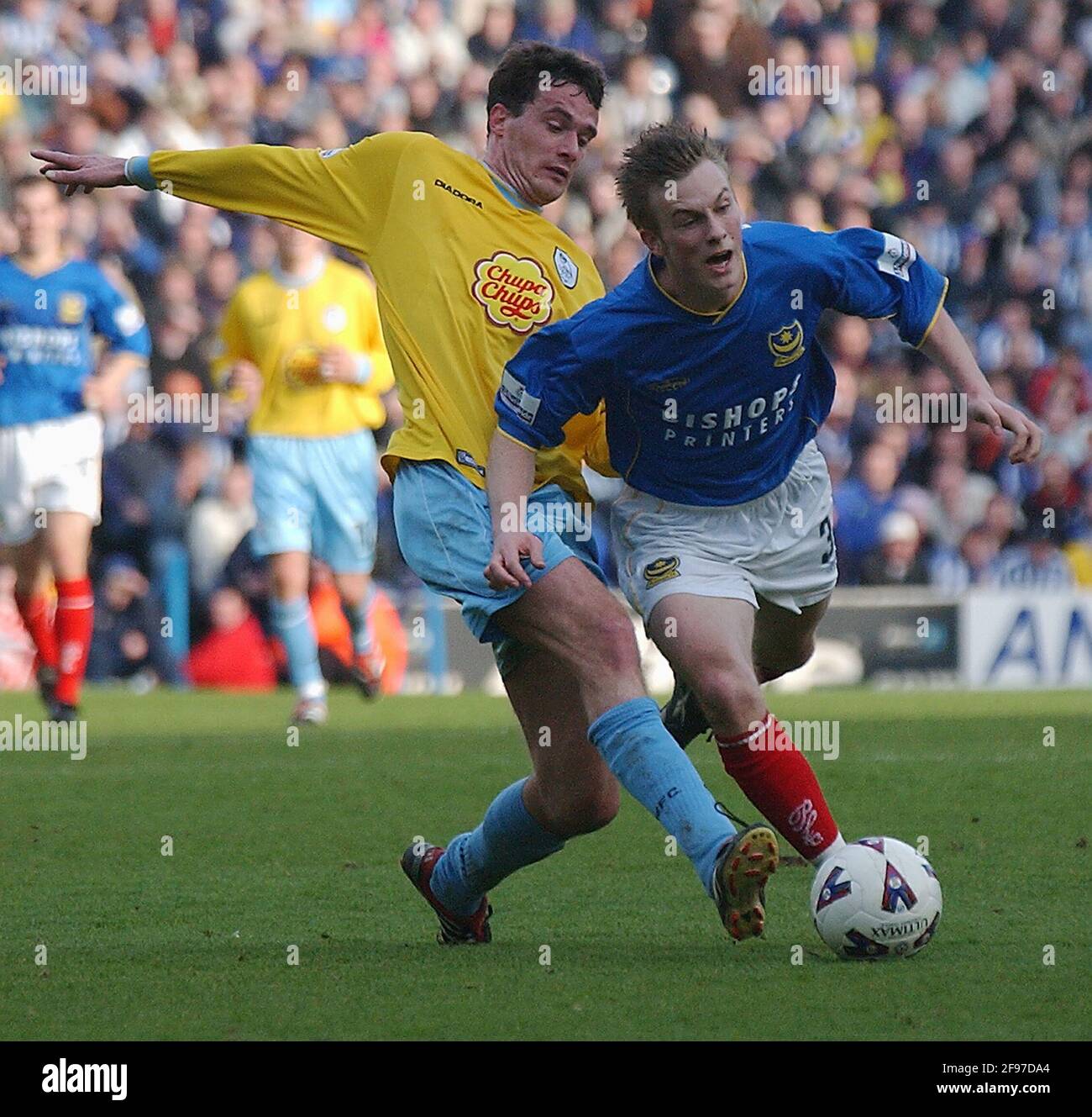 PORTSMOUTH V SHEFF. WED NEIL BARRETT TAKES A TUMBLE UNDER CHALLENGE FROM GERALD SIBON. PIC MIKE WALKER 2002 Stock Photo