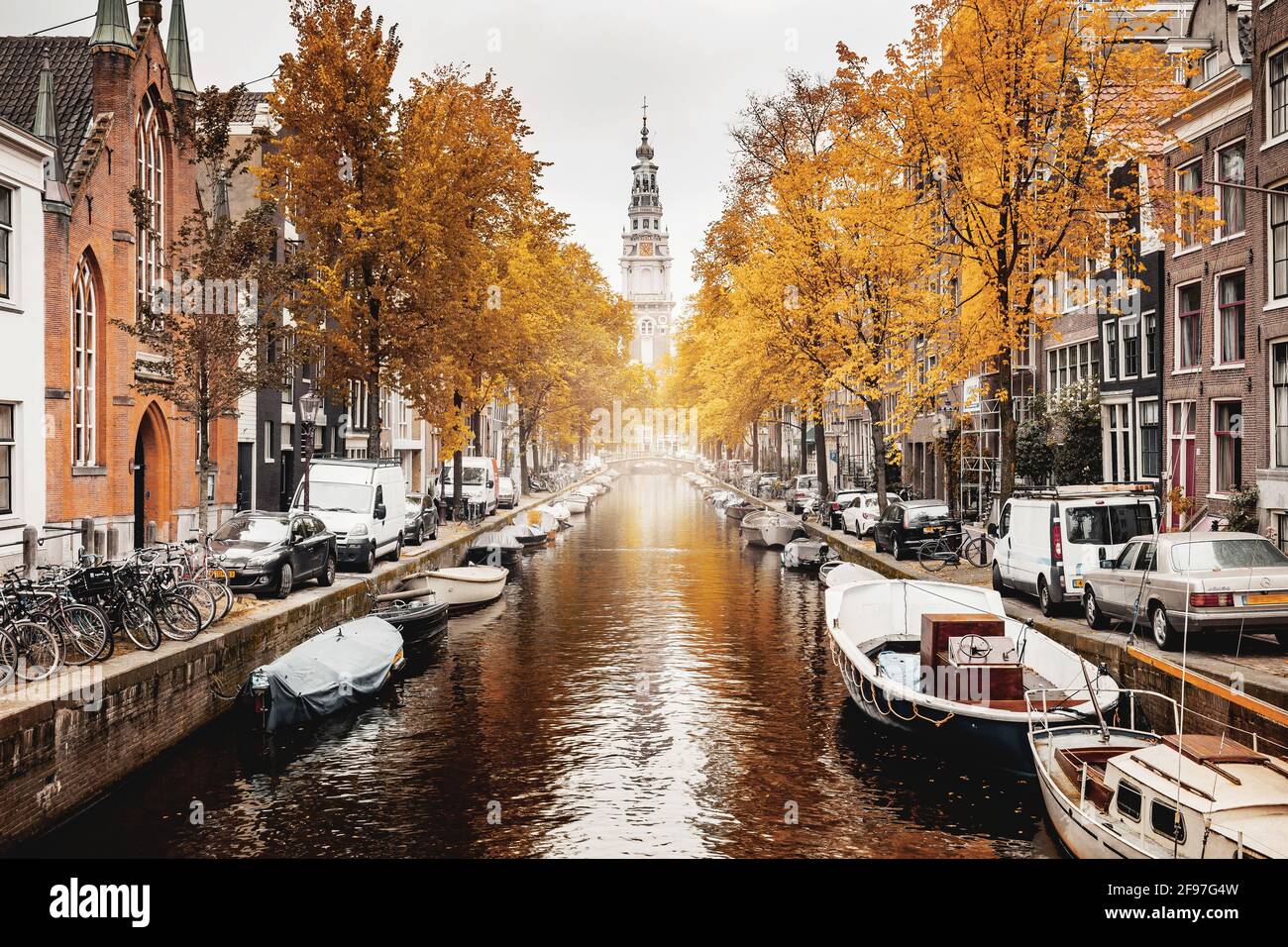 View of the Amsterdam Zuiderkerk in the Groenburgwal, Gracht in autumn Stock Photo