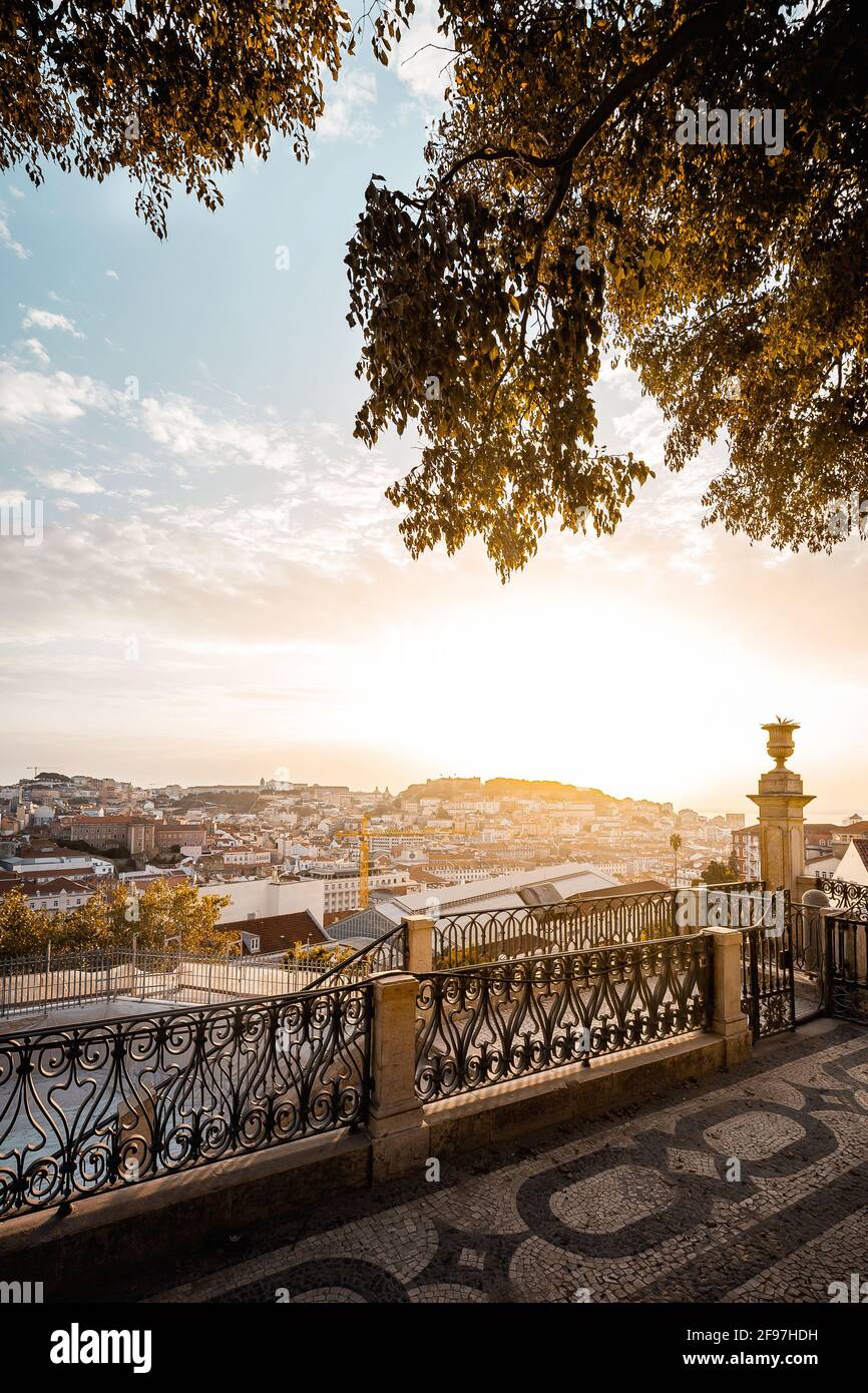 Blick auf die Innenstadt von Lissabon, Portugal, Europa Stock Photo