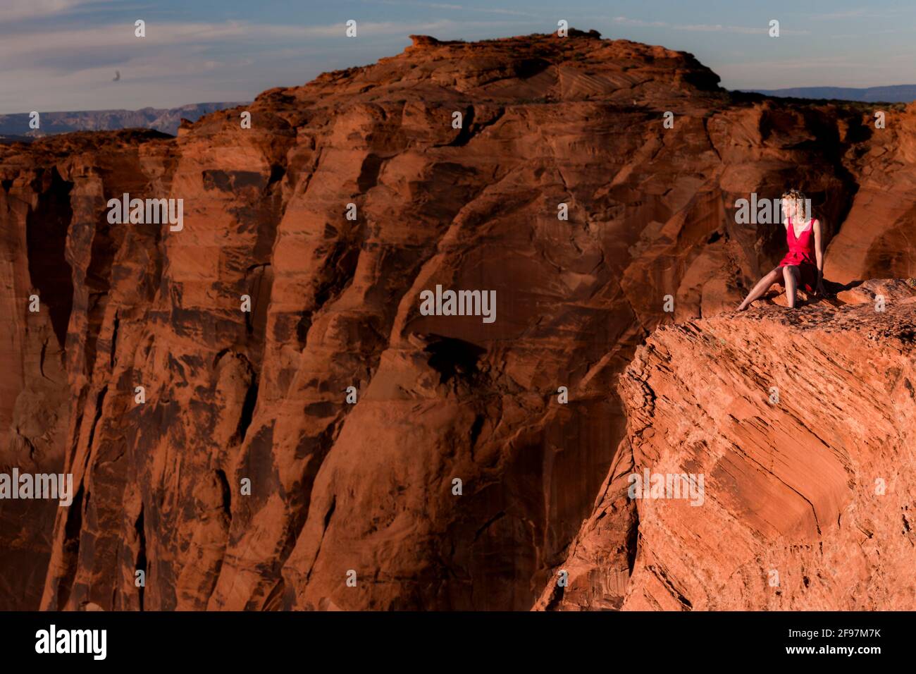 Woman on edge of cliff hi-res stock photography and images - Alamy