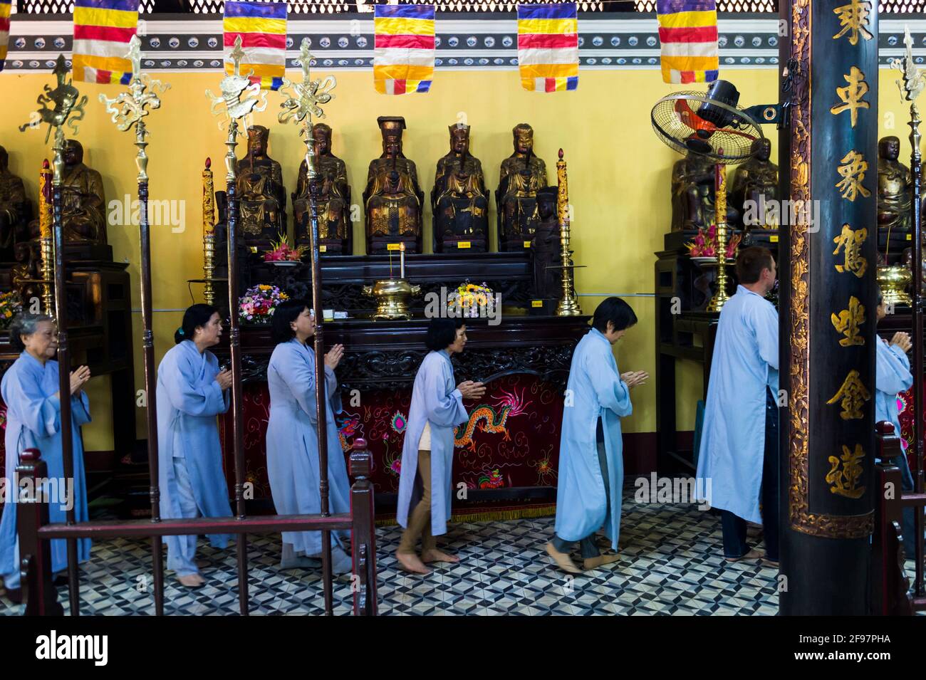 Vietnam, Ho Chi Minh City, Chua Giac Lam Pagoda with the Vai Duoc Su (Medicine Buddha) ceremony, women, prayer, procession Stock Photo