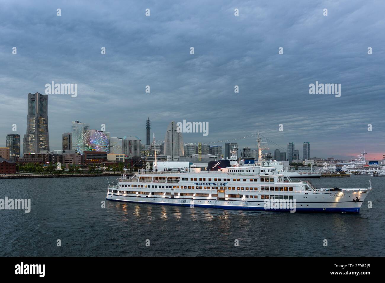 Yokohama cruise terminal hi-res stock photography and images