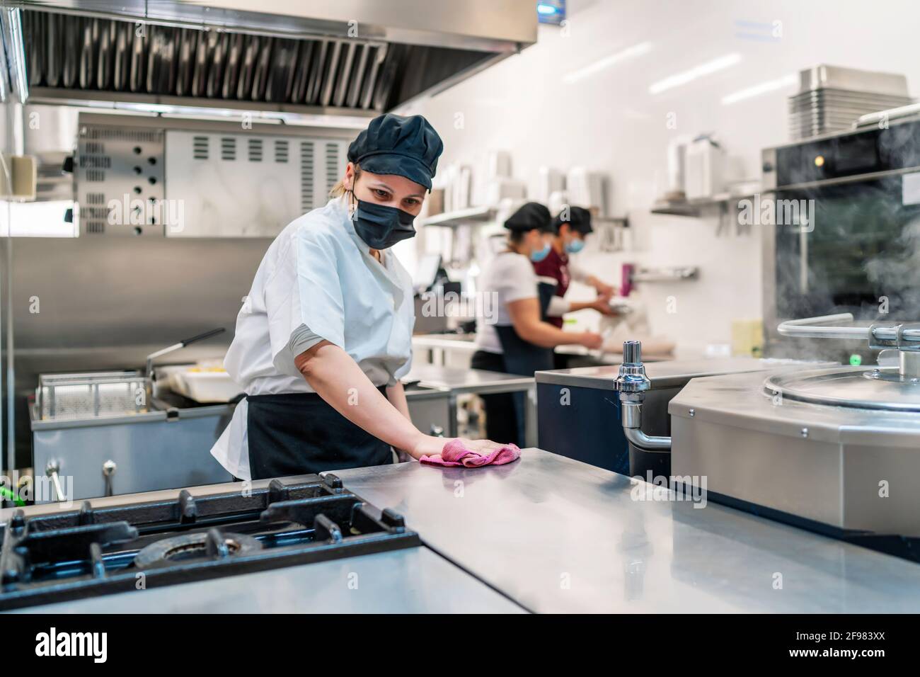 Cleaning restaurant kitchen hires stock photography and images Alamy