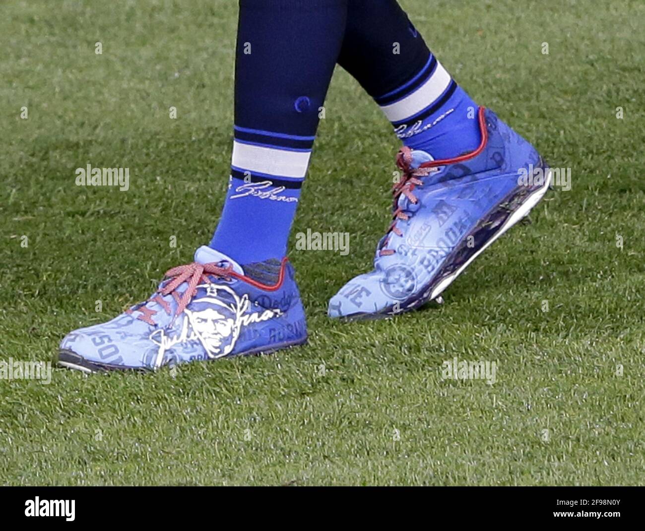 jackie robinson shoes 2021