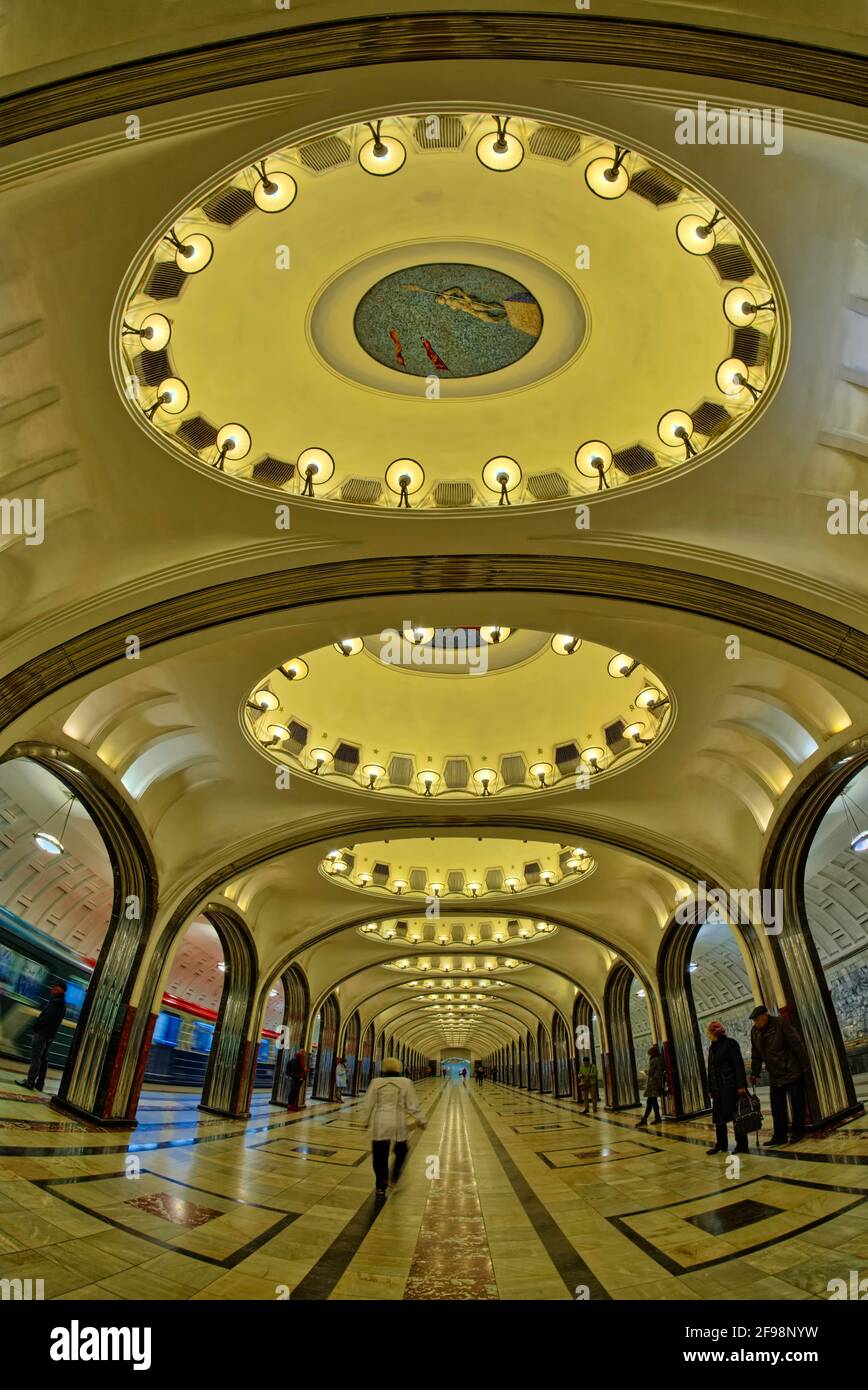 Named in honour of the Soviet poet Vladimir Mayakovskly and designed in an Art Deco style, Mayakovskaya is one of the most elegant stations in Moscow Stock Photo