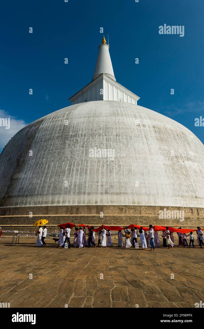 Sri Lanka, Anuradhapura, Ruwanweli Seya Dagoba Stock Photo