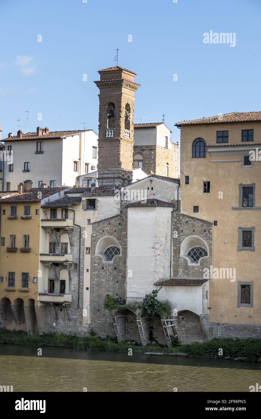 Vertical shot of the traditional houses in Florence, Italy during