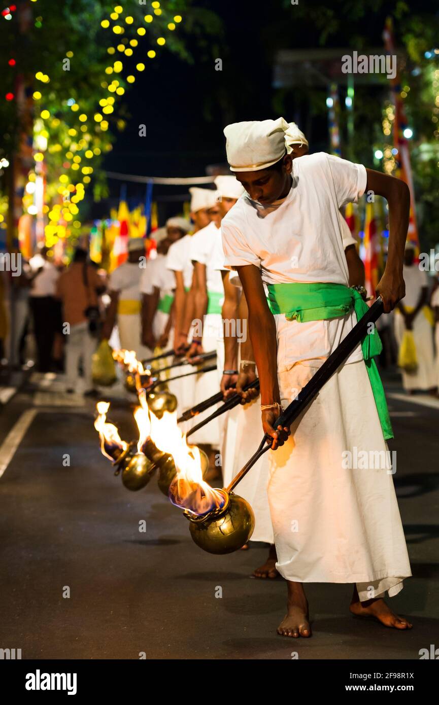 Sri Lanka, Colombo, Gangaramaya temple, the Nawam Maha Perahera festival, Männr, fire, Stock Photo