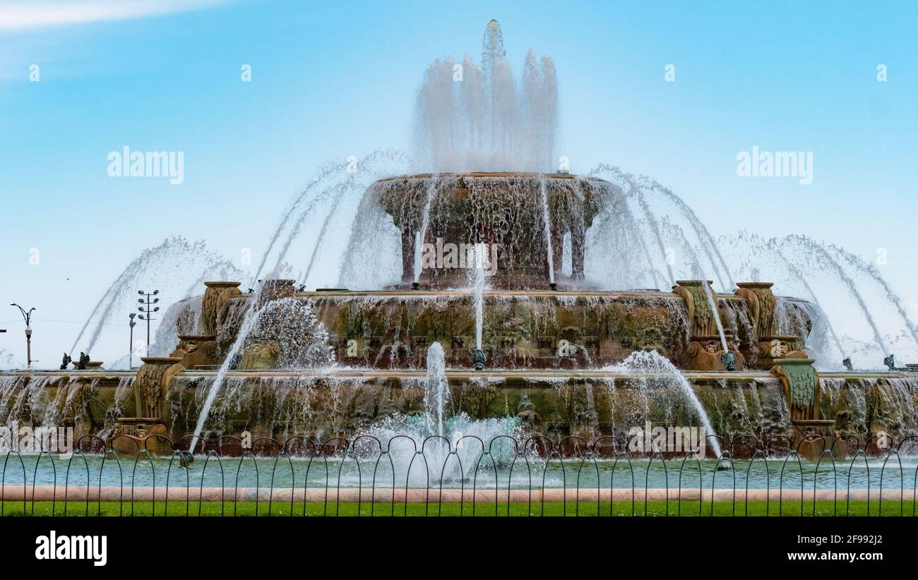 Buckingham Fountain in Chicago - CHICAGO, ILLINOIS - JUNE 12, 2019 Stock Photo