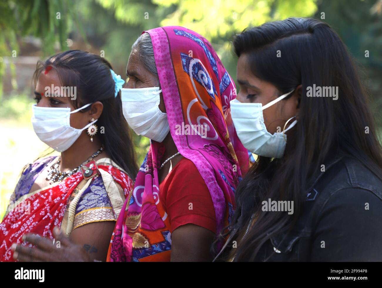 Asian women wearing facemasks hi-res stock photography and images - Alamy