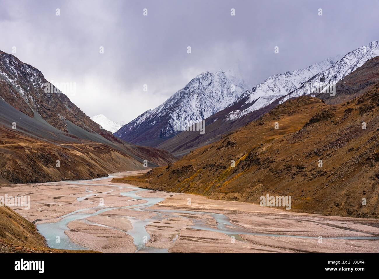 Landscape of valley of  Chandra river which confluence with bhaga river to form Chenab river in Lahaul& Spiti.  Spiti is a cold desert mountain valley Stock Photo
