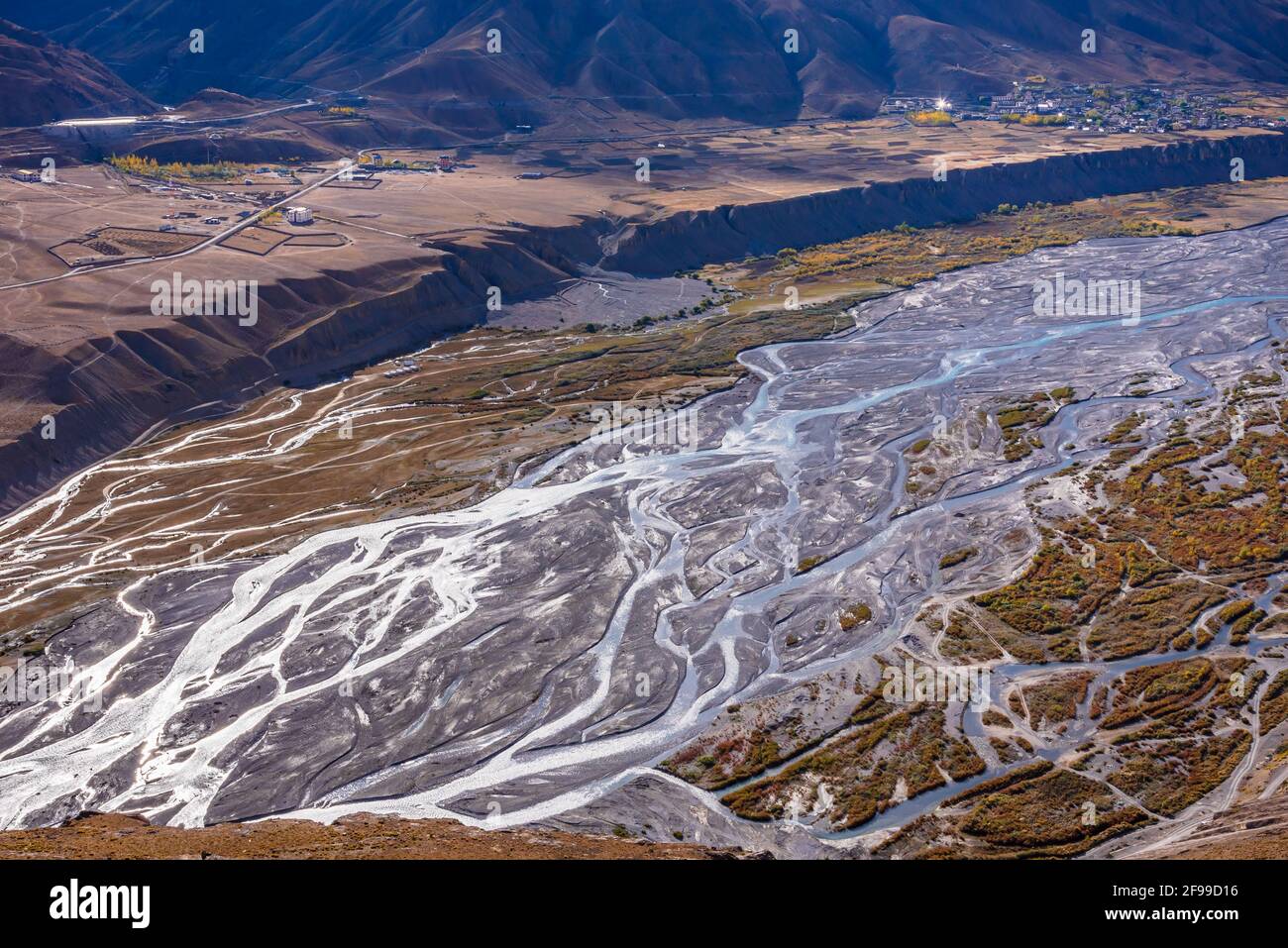 Braided rivers consist of islands occurs in rapid & frequent changes in river water,high sediment load & weak banks when a threshold level of sediment Stock Photo