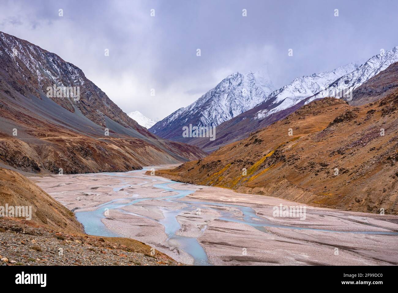 Landscape of valley of  Chandra river which confluence with bhaga river to form Chenab river in Lahaul Spiti.  Spiti is a cold desert mountain valley Stock Photo