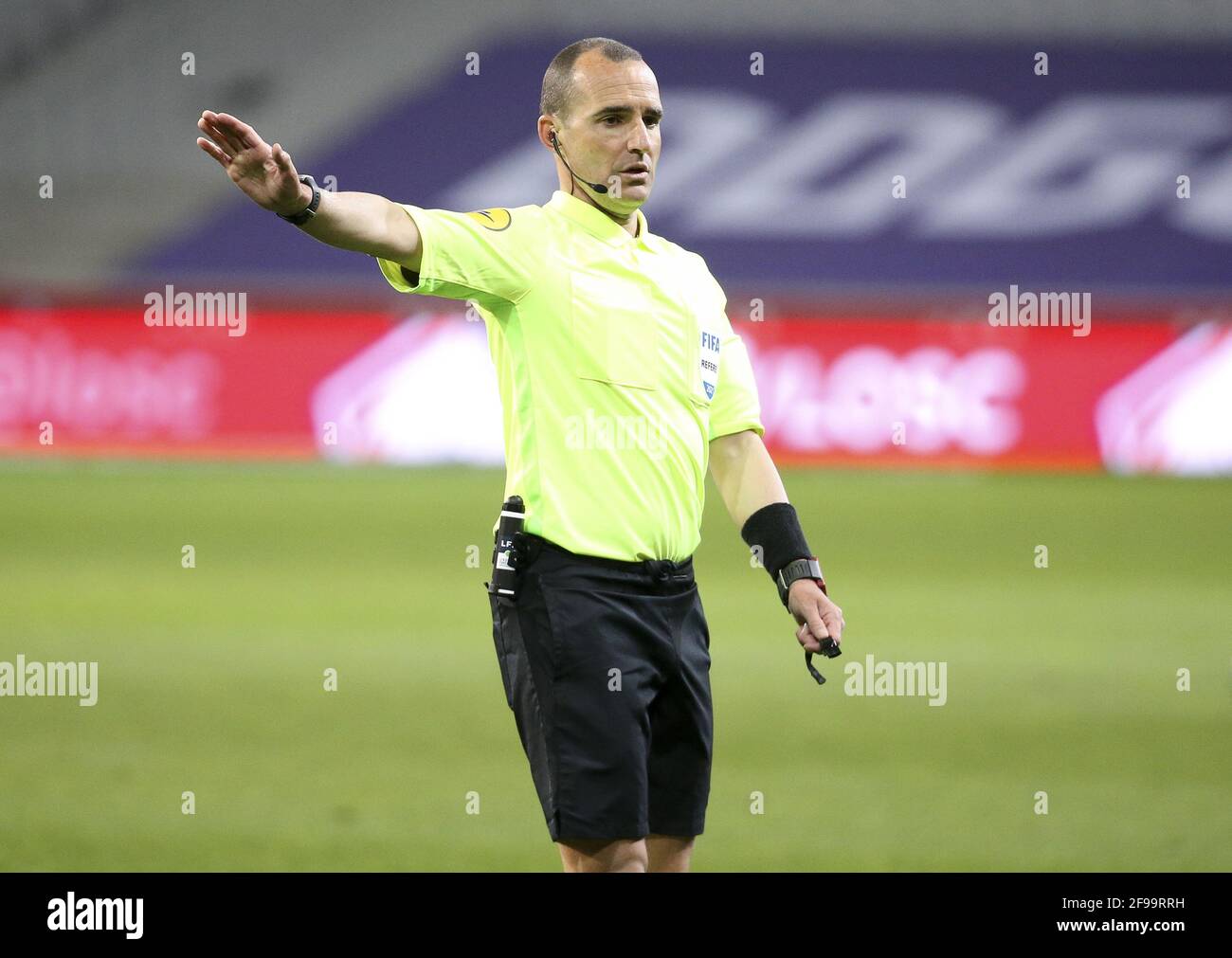 Referee Benoit Millot during the French championship Ligue 1 football match  between LOSC and Montpellier HSC on April 16, 2021 at Pierre Mauroy stadium  in Villeneuve-d'Ascq near Lille, France - Photo Jean