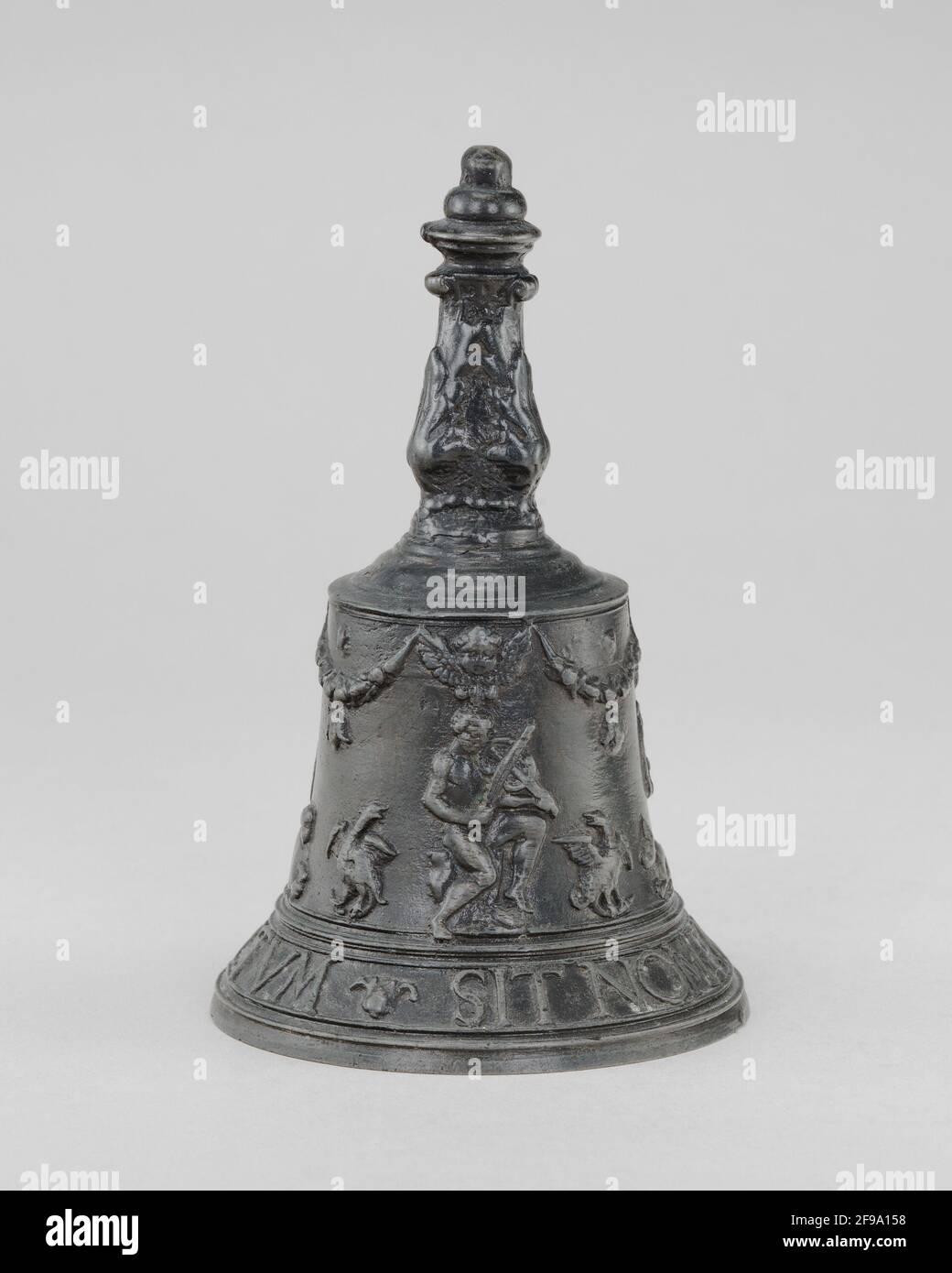 White terracotta bell with handle cm 6