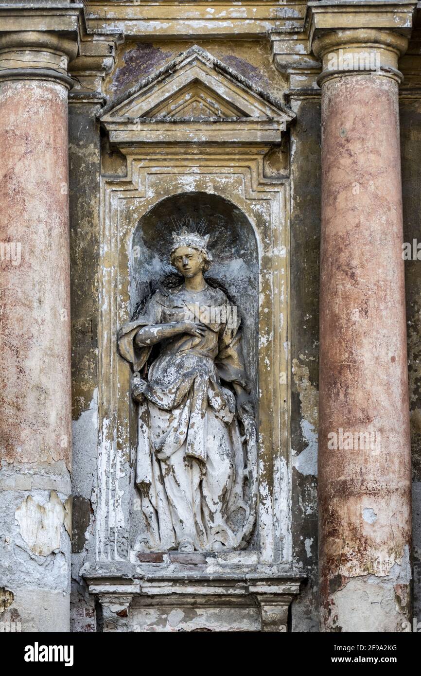 Woman at historical building hi-res stock photography and images - Alamy