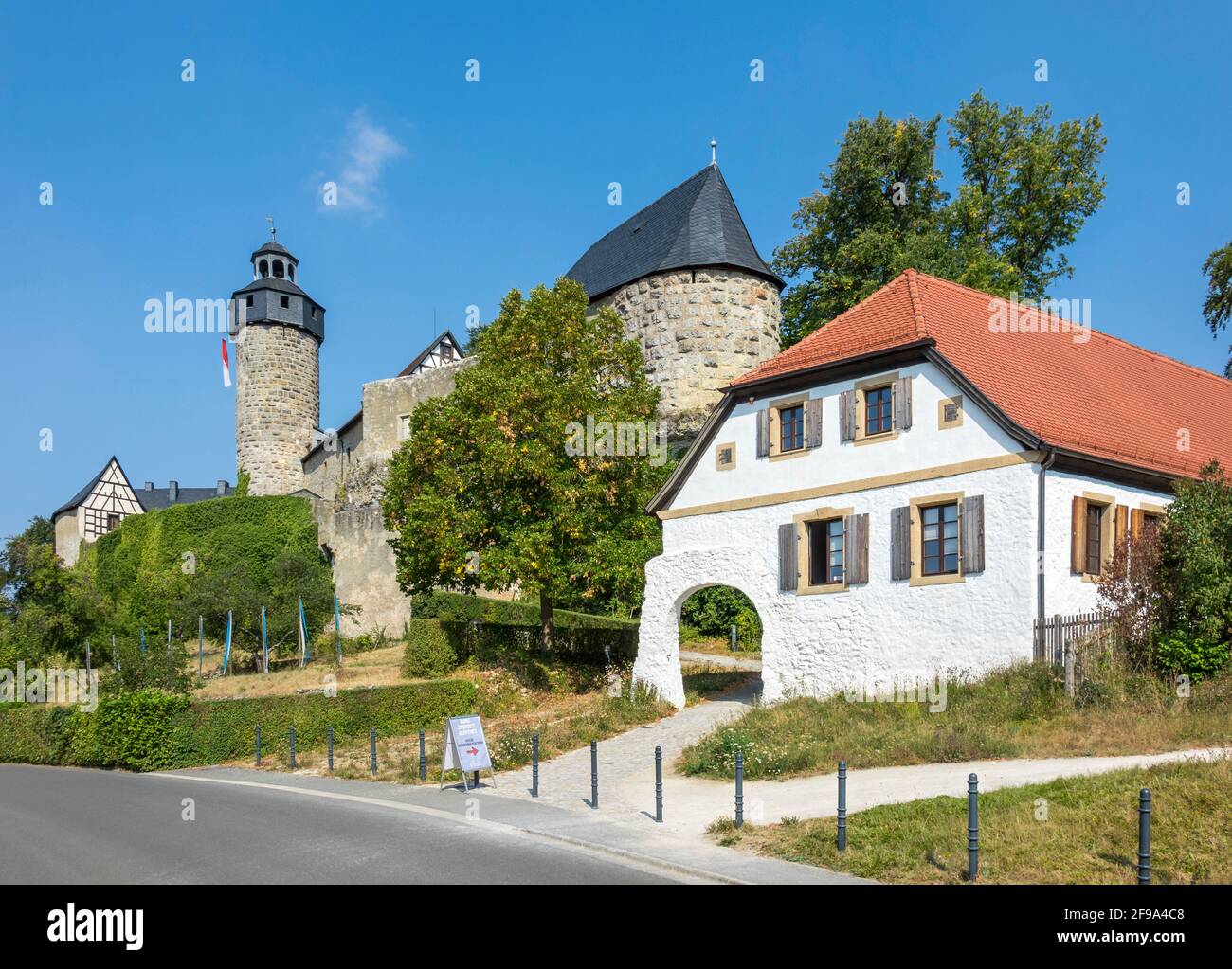 Germany, Bavaria, Wonsees - Sanspareil, Zwernitz Castle with the former caste office now visitor center. Stock Photo