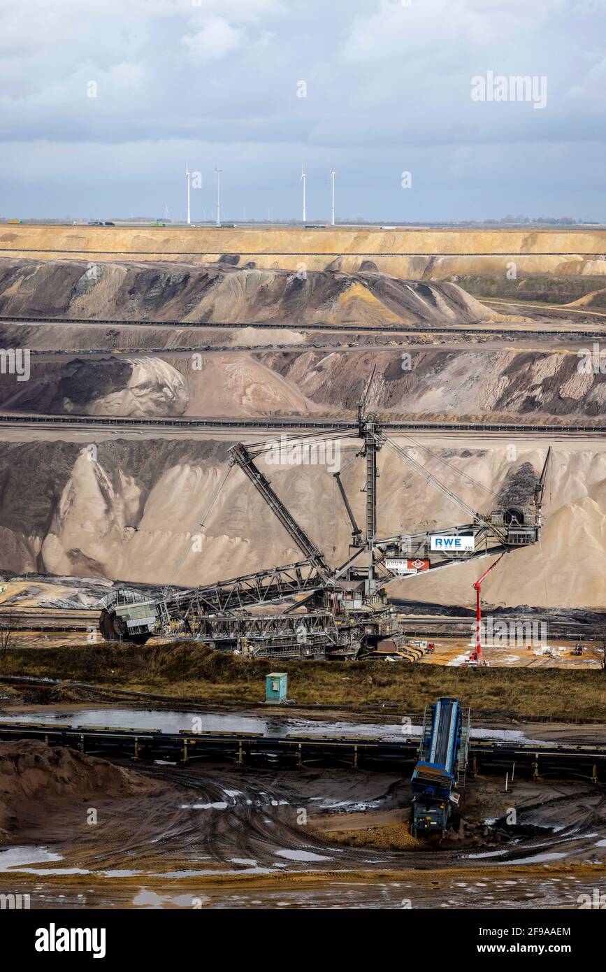 Juechen, North Rhine-Westphalia, Germany - Rheinisches Braunkohlerevier, bucket wheel excavator in the RWE opencast lignite mine in Garzweiler. Stock Photo