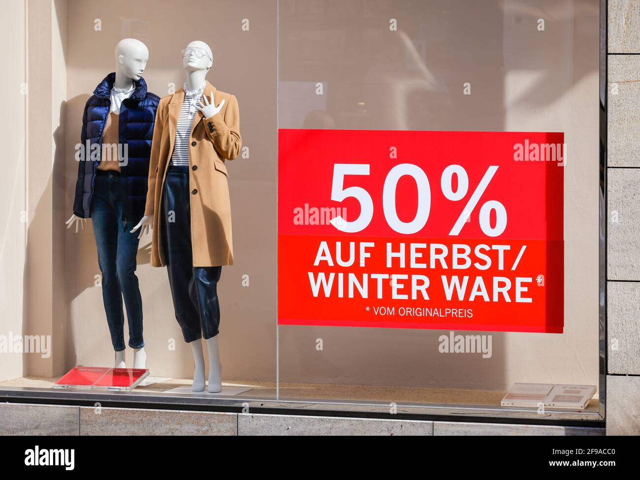 Essen, North Rhine-Westphalia, Germany - discount battle in the corona crisis, retail sales in times of the corona pandemic at the second lockdown, shops in NRW are partially open subject to conditions, Click & Meet, register online and make a shopping appointment, poster in the shop window Reduced, 50 percent discount. Stock Photo