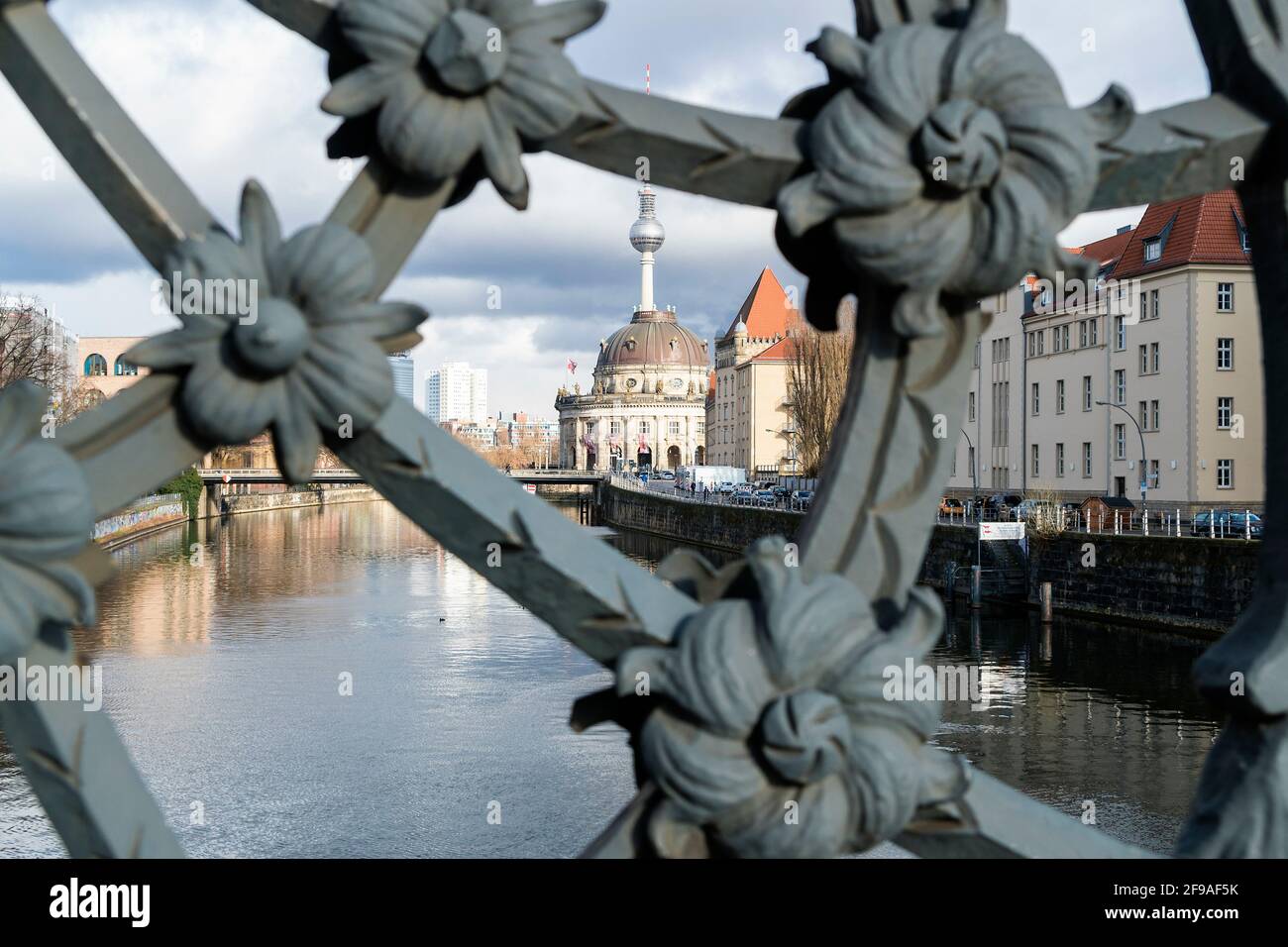 Ornamental railings hi-res stock photography and images - Alamy