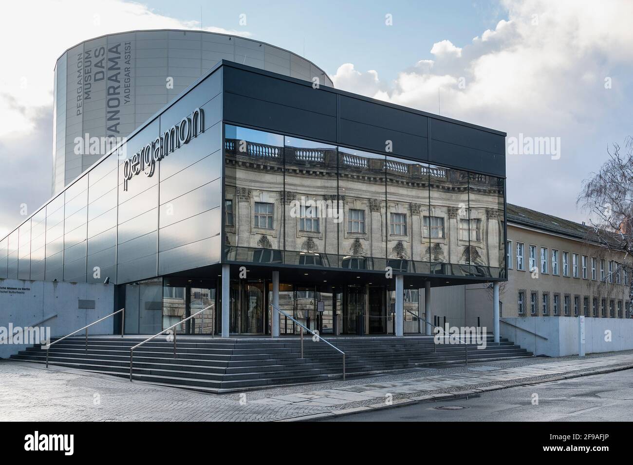 Berlin, Mitte, Museum Island, Pergamon Museum, 'Pergamon. The Panorama', historical reflection in modern facade Stock Photo