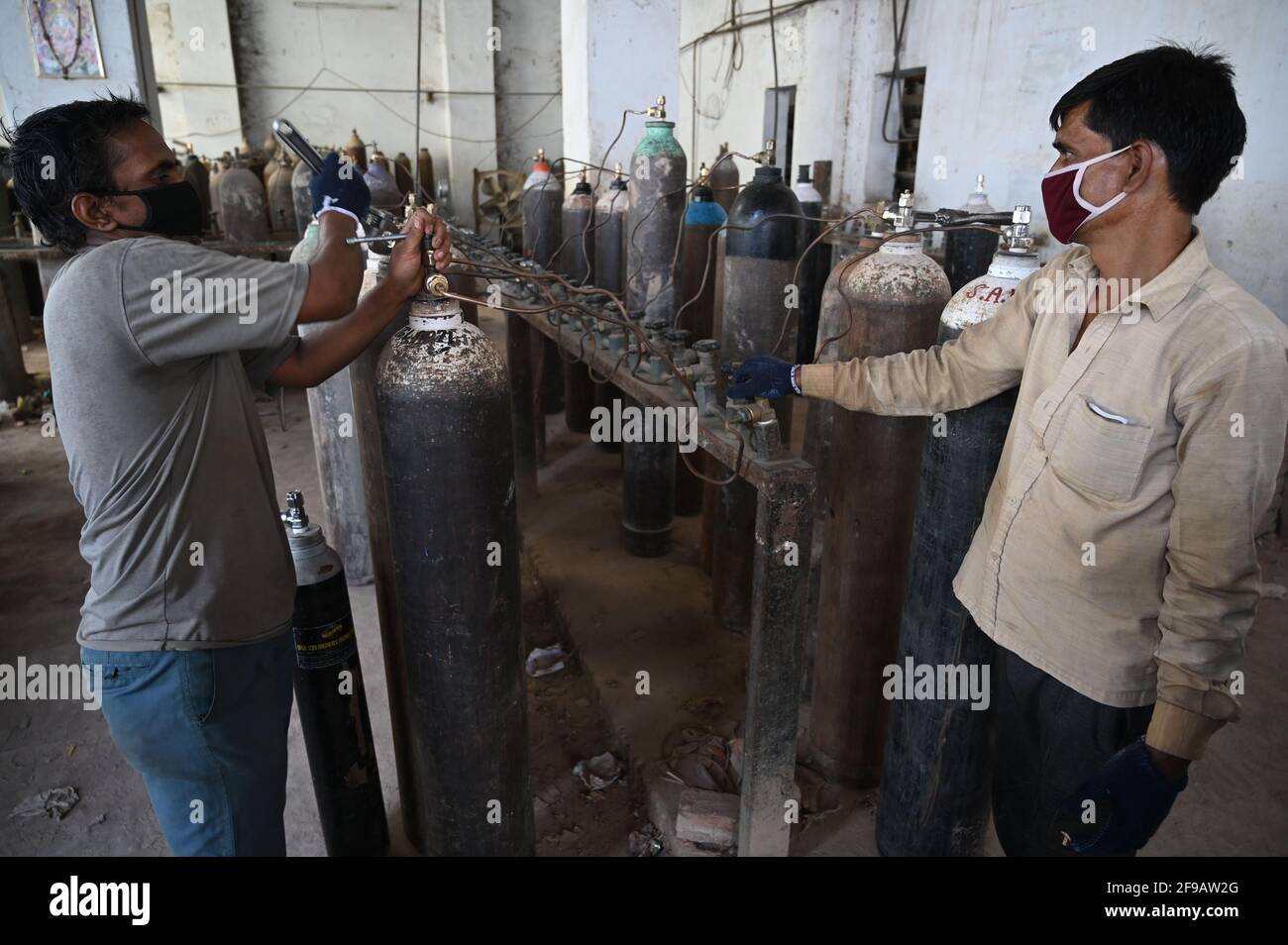 Allahabad, Uttar Pradesh, India. 17th Apr, 2021. Prayagraj Workers