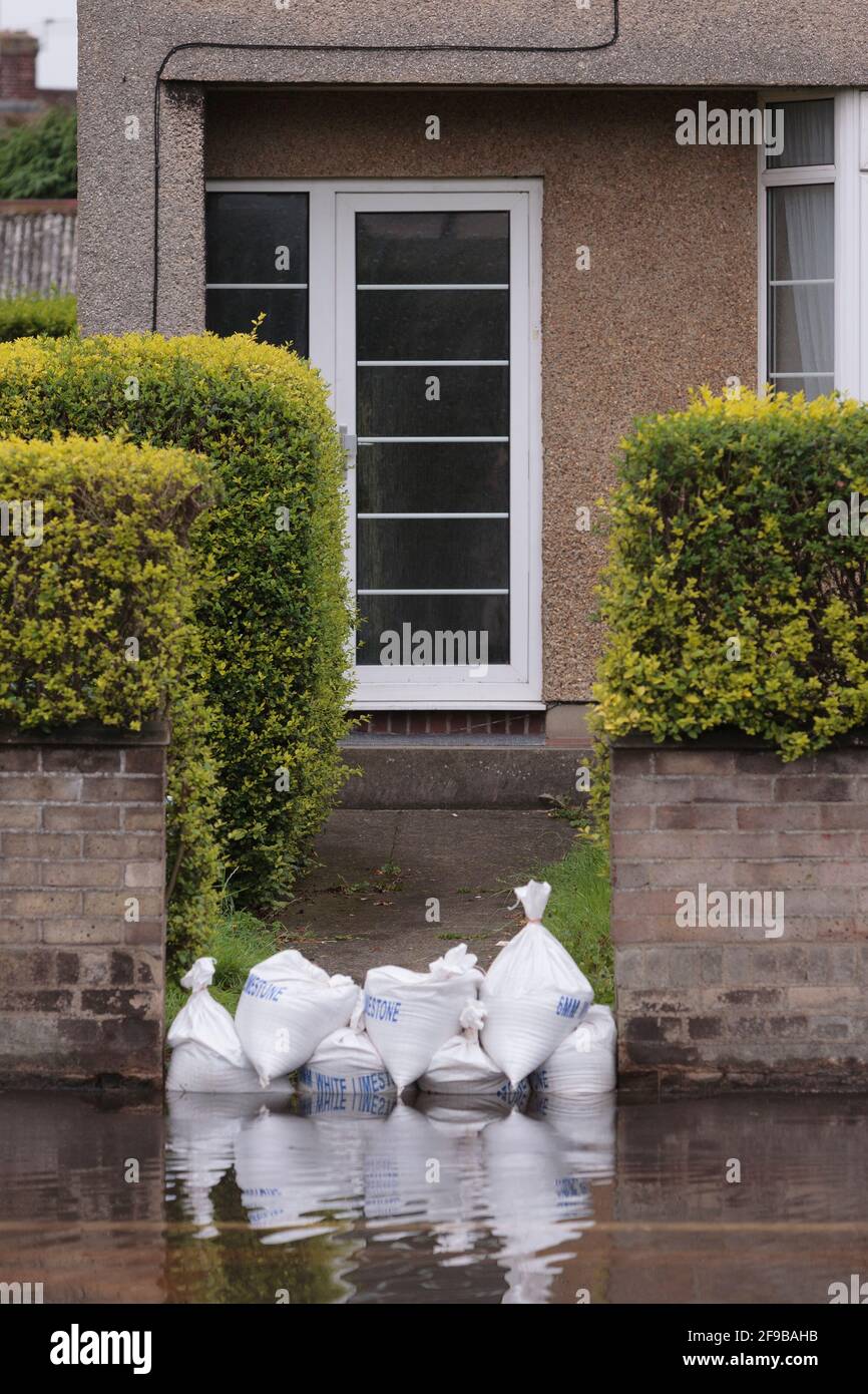 Sandbagged house due to flooding on Abingdon Road, west Oxford after unseasonal heavy rain led to river Thames and its tributaries breaking their banks. 250 homes in the Abingdon and Botley Road area of west Oxford where evacuated. Abingdon Road, Oxford, UK.  23 Jul 2007 Stock Photo