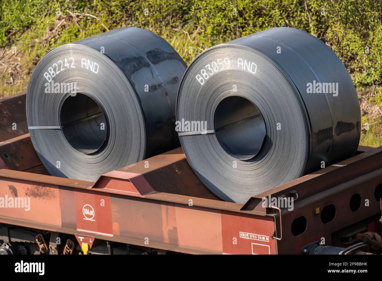 Steel strip rolls, coils, on freight wagons, at the ThyssenKrupp Schwelgern Steelworks plant in Duisburg-Marxloh is part of the Bruckhausen steelworks Stock Photo