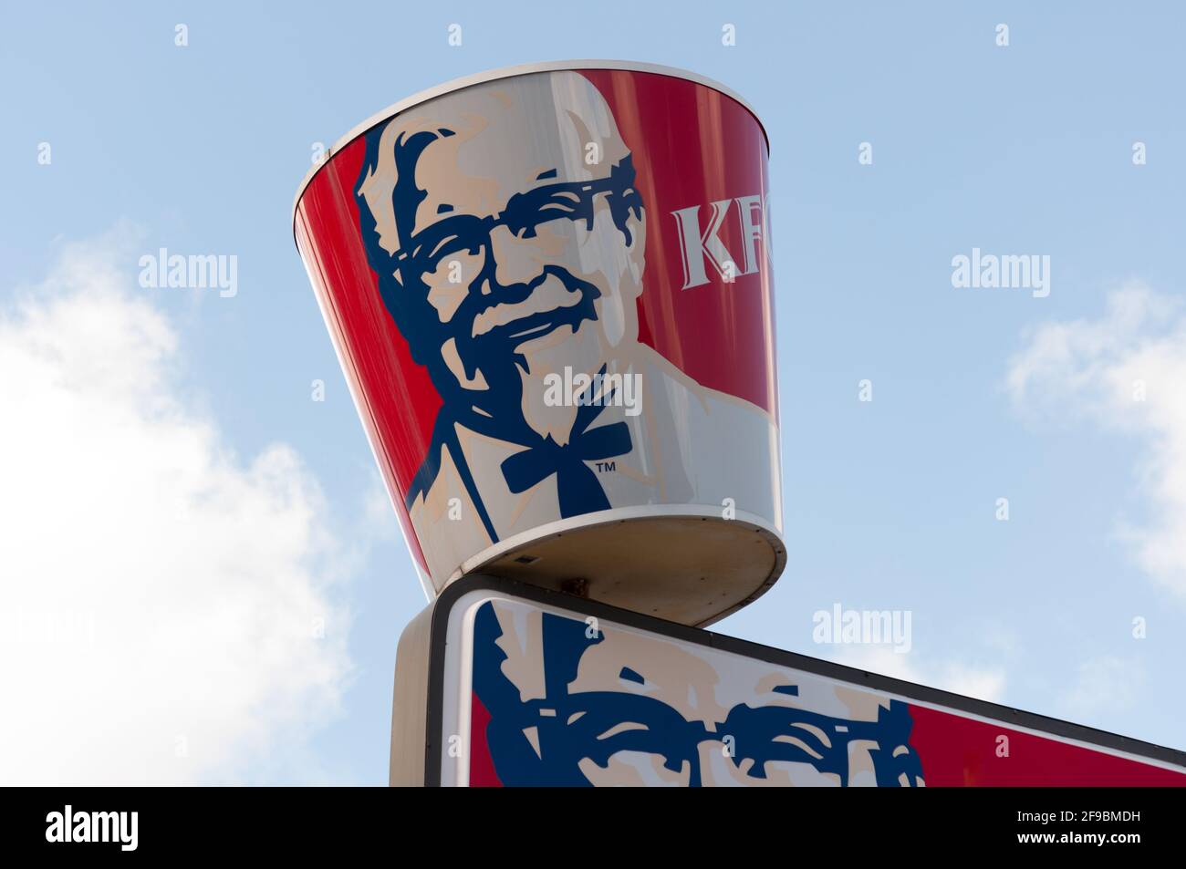 Kfc chicken bucket hires stock photography and images Alamy
