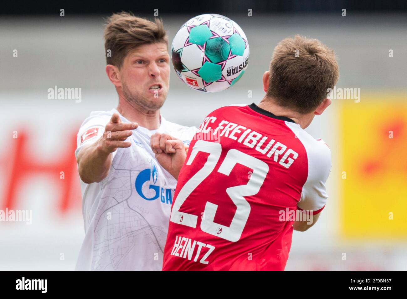 Freiburg Im Breisgau, Germany. 17th Apr, 2021. Football: Bundesliga, SC Freiburg - FC Schalke 04, Matchday 29 at Schwarzwald-Stadion. Schalke's Klaas-Jan Huntelaar (l) in action against Freiburg's Dominique Heintz (r). Credit: Tom Weller/dpa - IMPORTANT NOTE: In accordance with the regulations of the DFL Deutsche Fußball Liga and/or the DFB Deutscher Fußball-Bund, it is prohibited to use or have used photographs taken in the stadium and/or of the match in the form of sequence pictures and/or video-like photo series./dpa/Alamy Live News Stock Photo
