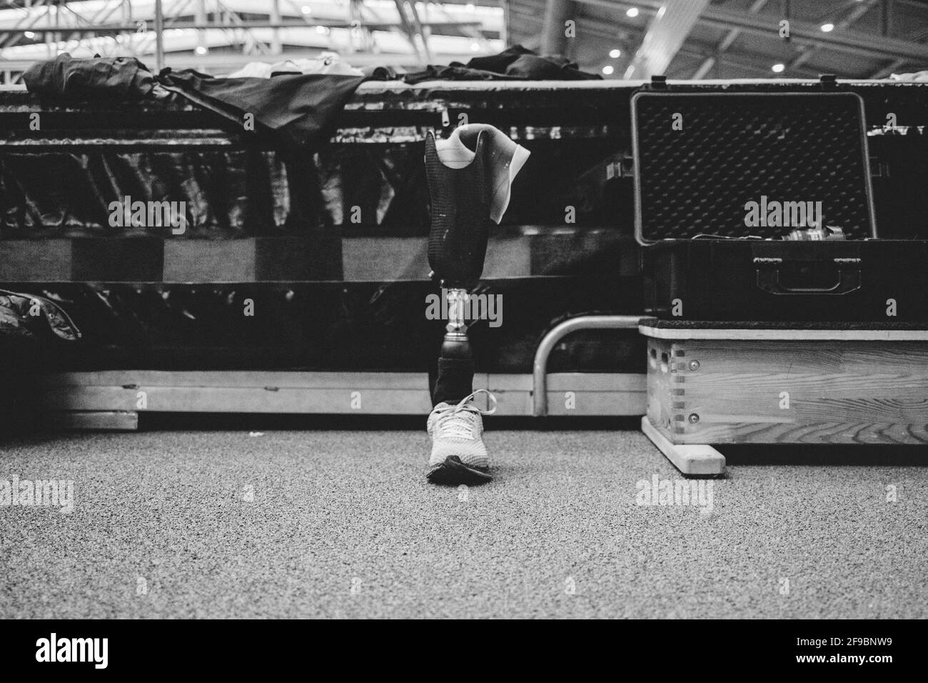 Leverkusen, Leichtathletik Zentrum Manforter Stadion, 28.03.21: Featurebilder: Drehtag 1 zu einem Film Ÿber Menschen mit Sportprothesen; mit David Beh Stock Photo