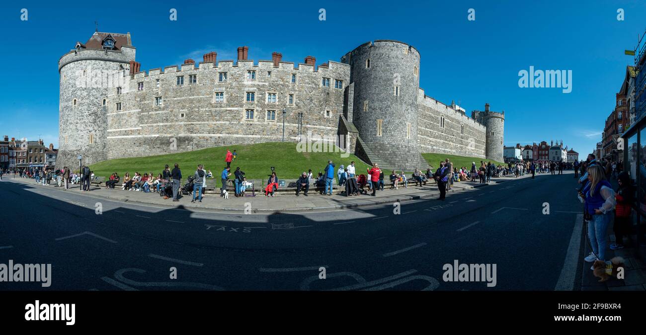 Windsor, UK. 17 April 2021. A stitched panorama of the clock showing 3pm on Windsor Castle, marking the start of a 2 minute silence, as crowds gather outside Windsor Castle on the day of the funeral of Prince Philip who died on 9 April, aged 99. Coronavirus pandemic restrictions have limited the number of mourners to 30 close family members at the 3pm funeral at Windsor Castle. Credit: Stephen Chung / Alamy Live News Stock Photo