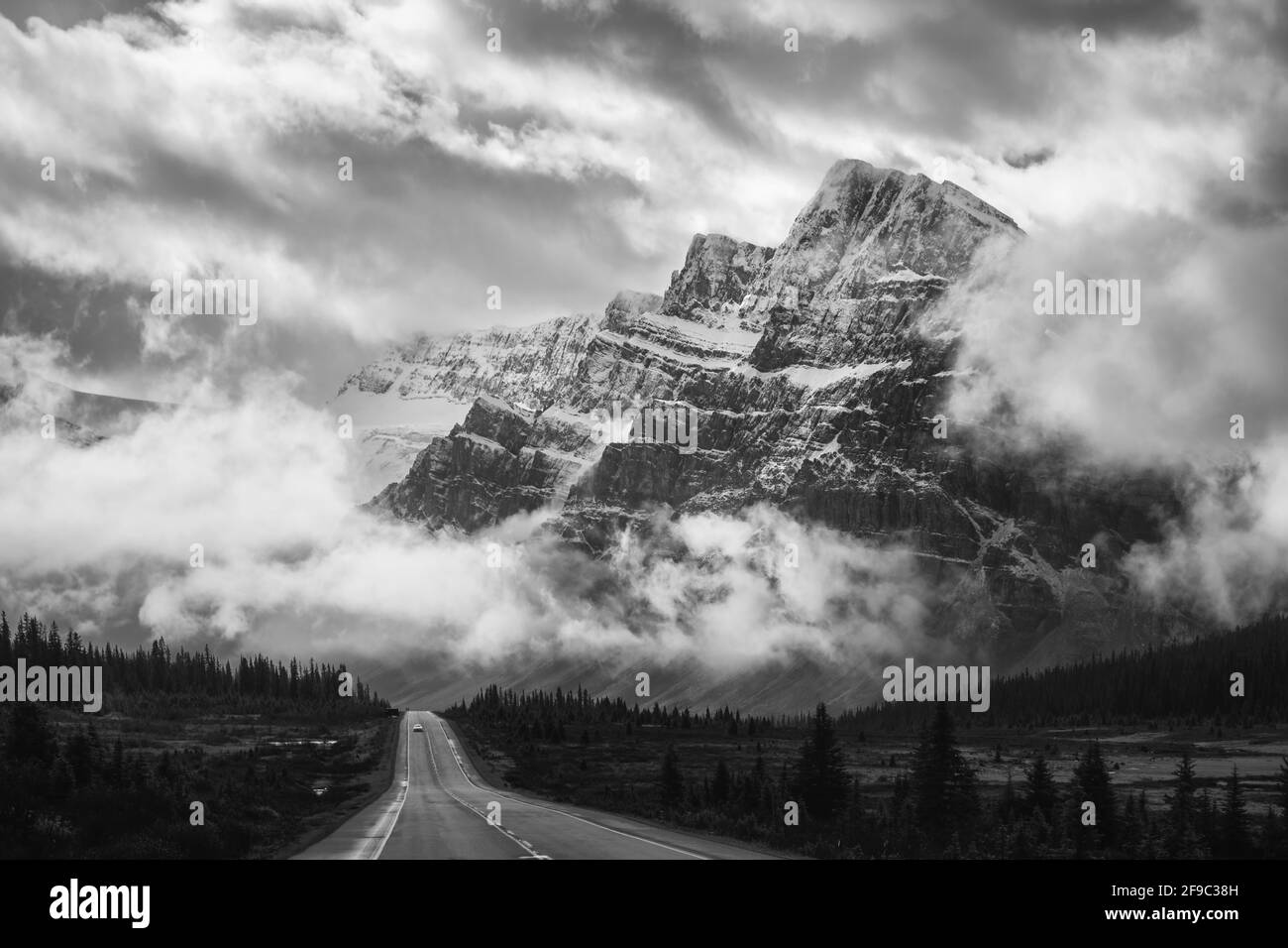 Canadian rocky mountains Black and White Stock Photos & Images - Alamy