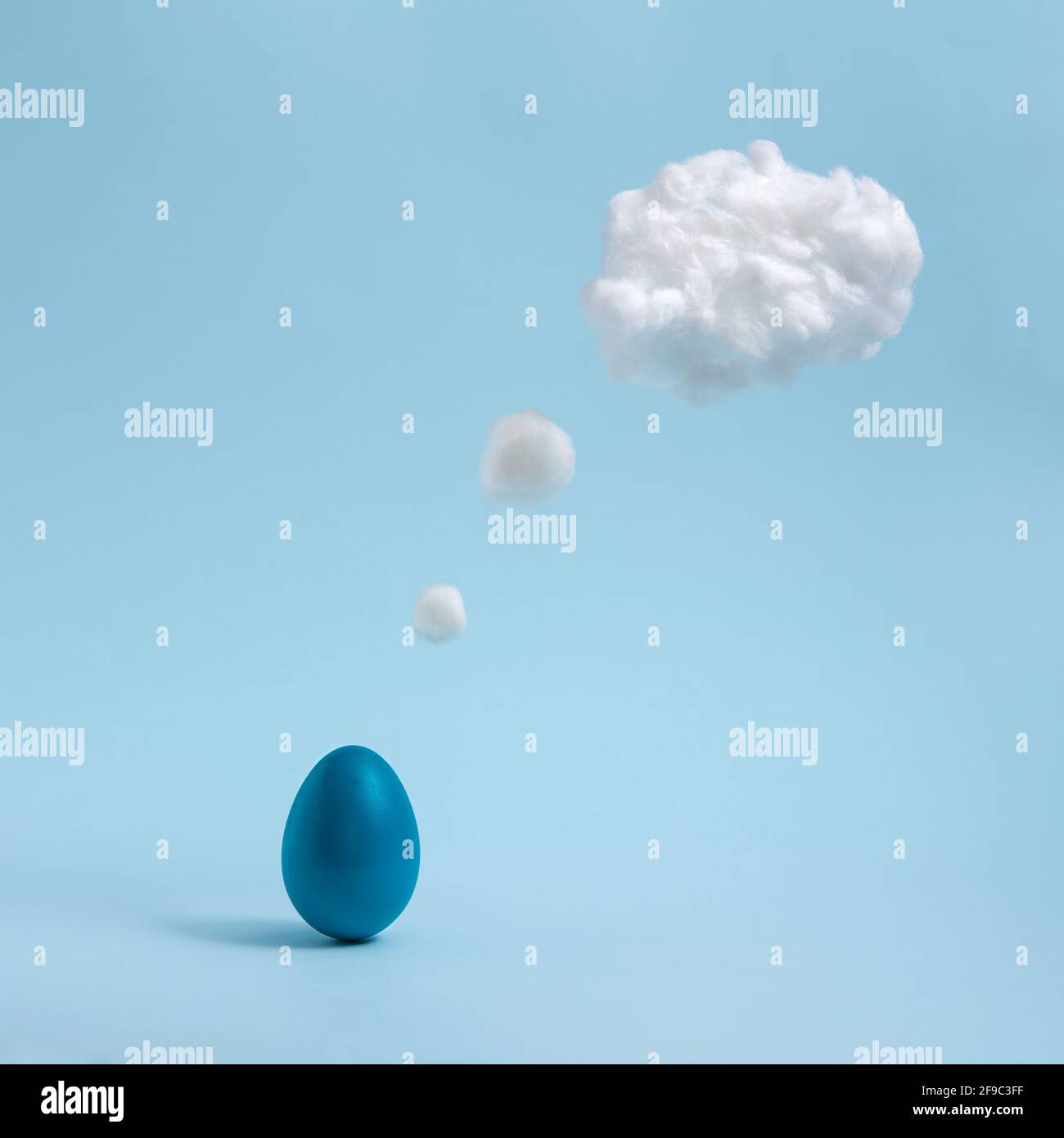Blue Easter egg thinking on pastel blue background. Comic book motive Stock Photo