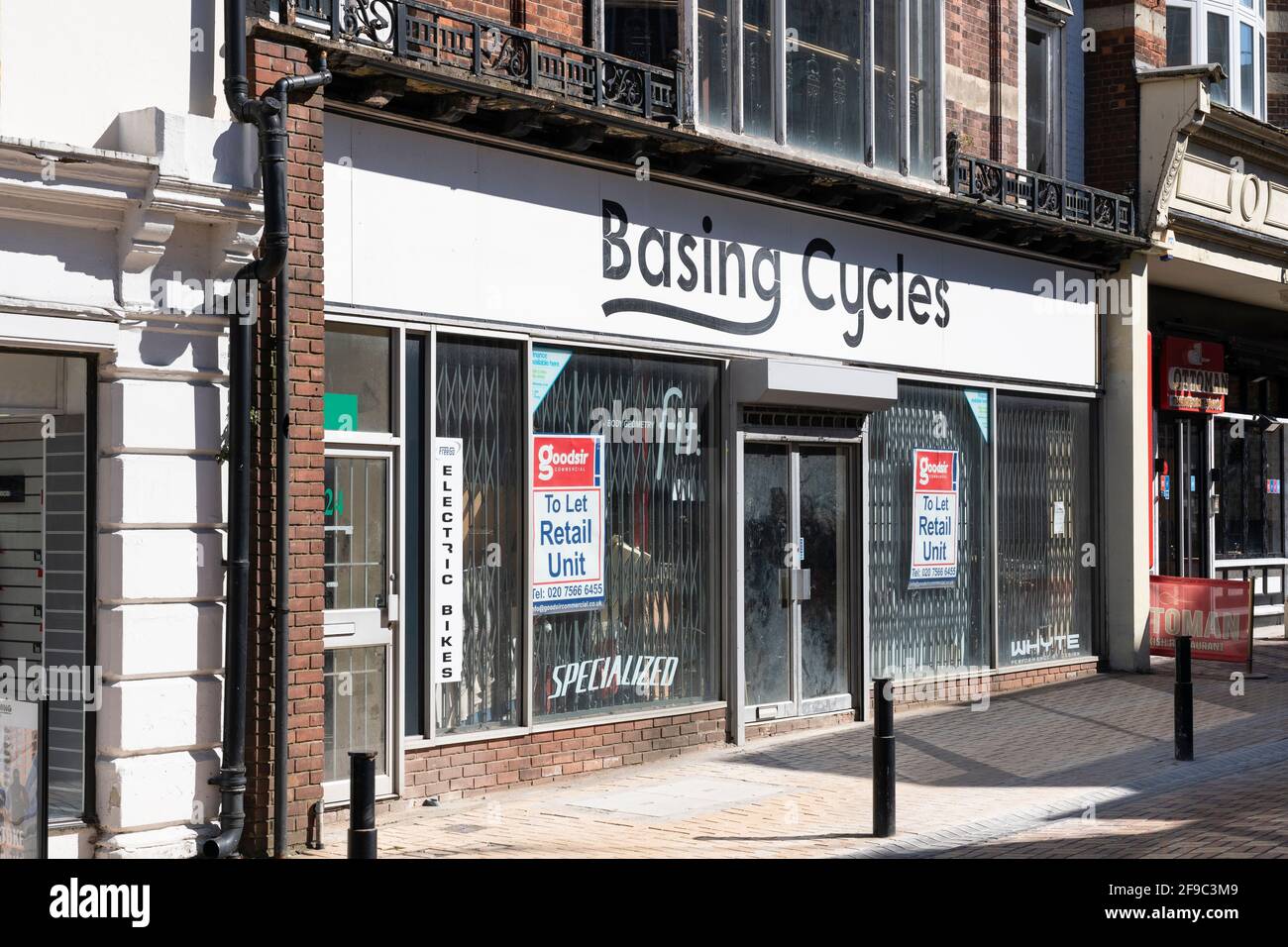 Basing Cycles, a bicycle shop on Winchester Road, has permanently closed down. Basingstoke, Hampshire, UK Stock Photo