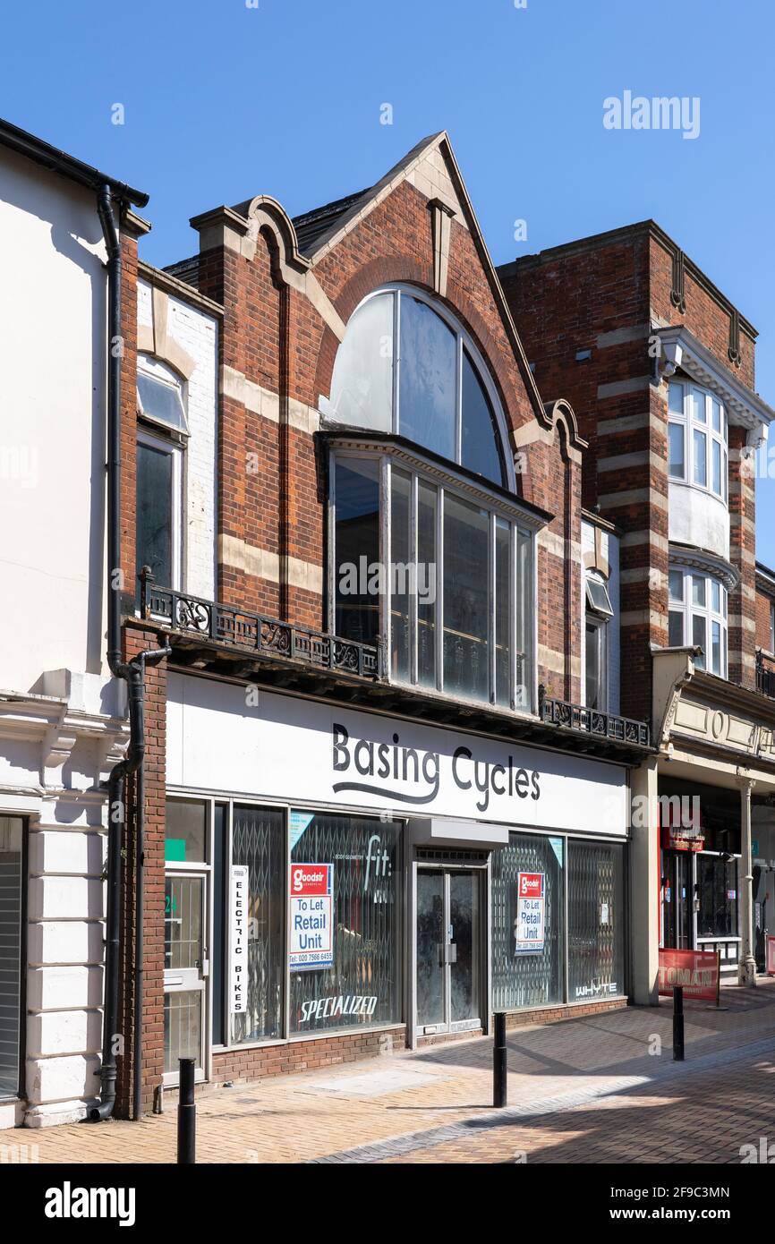 Basing Cycles, a bicycle shop on Winchester Road, has permanently closed down. Basingstoke, Hampshire, UK Stock Photo