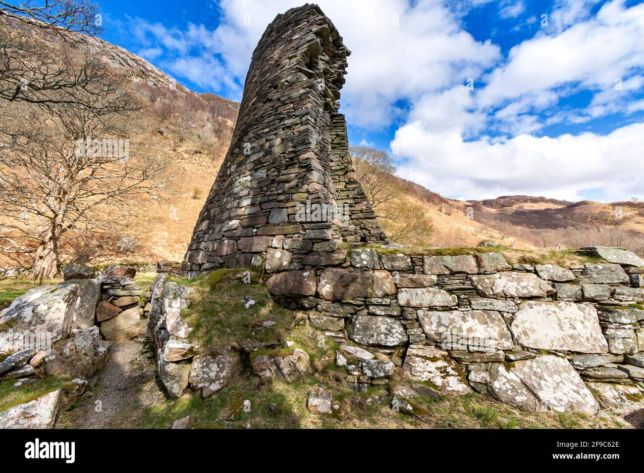 GLENELG HIGHLANDS SCOTLAND DUN TELVE BROCH VIEW OF STANDING WALL Stock Photo