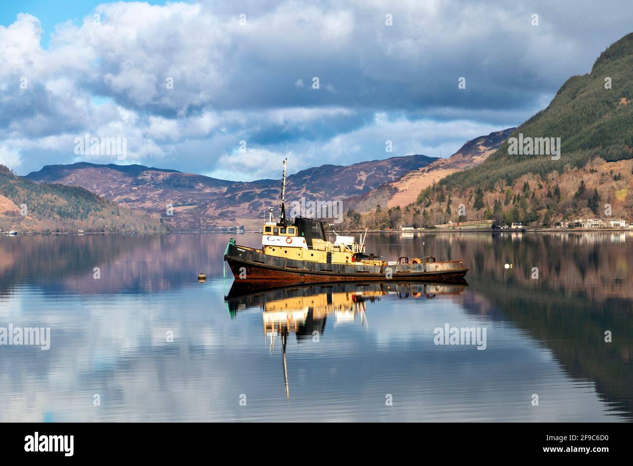 LOCH DUICH KINTAIL WEST COAST SCOTLAND LOOKING UP THE LOCH TOWARDS INVERINATE FROM AULT A' CHRUINN WITH OLD TUG BOAT THE TREGEAGLE Stock Photo
