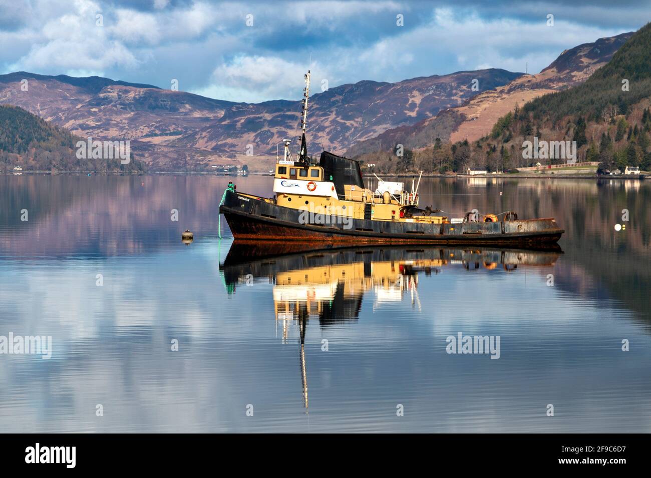 LOCH DUICH KINTAIL WEST COAST SCOTLAND LOOKING UP THE LOCH TOWARDS INVERINATE FROM AULT A' CHRUINN WITH RUSTY OLD TUG BOAT THE TREGEAGLE Stock Photo