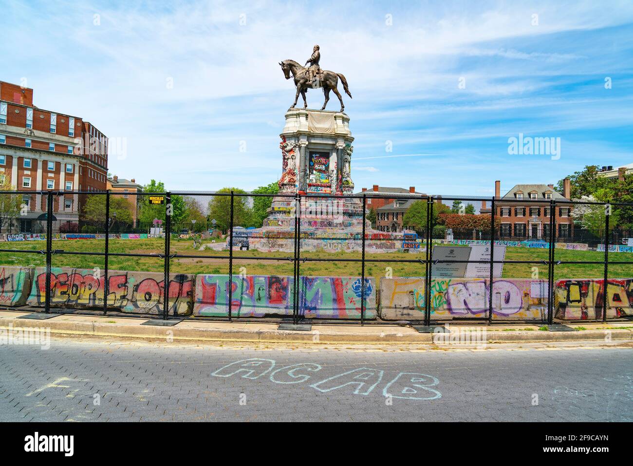 Robert e lee statue graffiti hires stock photography and images Alamy