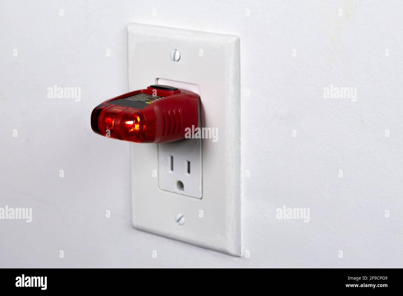 Tester to check the working status of home electrical outlet, voltage