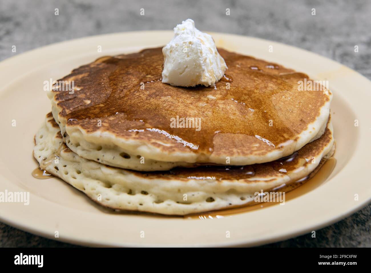 Short stack of pancakes hi-res stock photography and images - Alamy