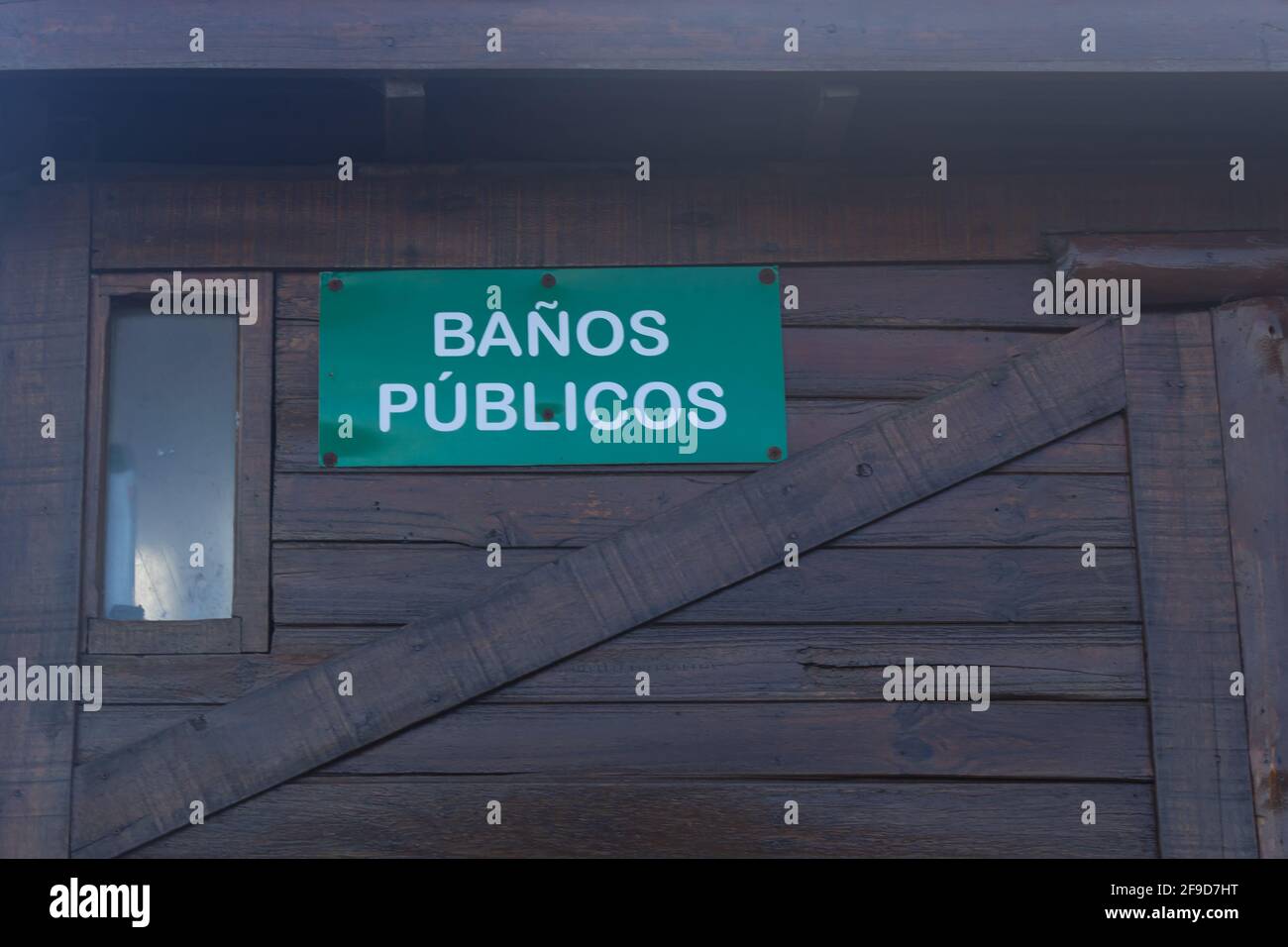 Sign indicating in spanish public toilets Stock Photo Alamy