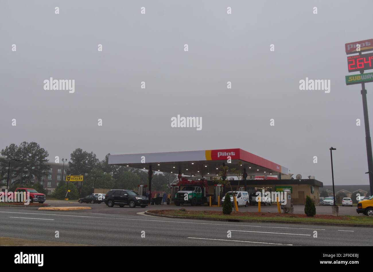 Augusta, Ga USA 03 31 21 Pilot gas station with people and cars