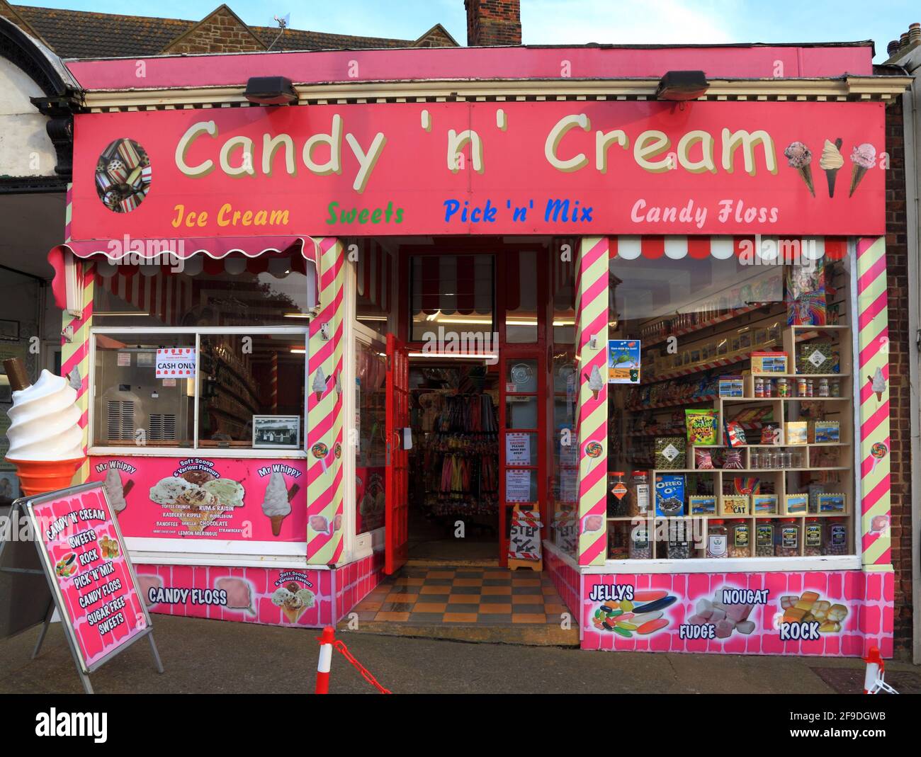 Candy 'n' Cream, sweet shop, seaside, coastal, holiday, resort, town, towns, Hunstanton, Norfolk Stock Photo