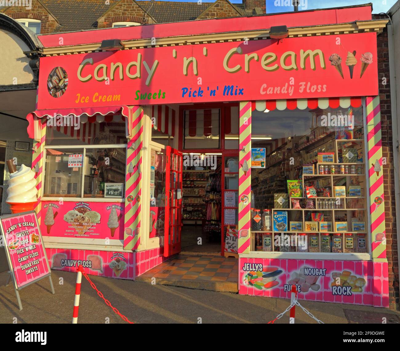 Candy 'n' Cream, sweet shop, seaside, coastal, holiday, resort, town, towns, Hunstanton, Norfolk Stock Photo