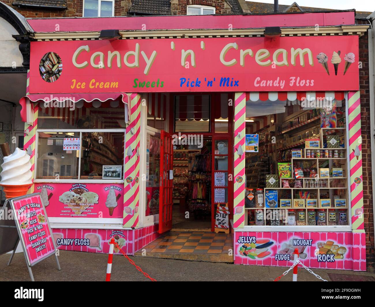 Candy 'n' Cream, sweet shop, seaside, coastal, holiday, resort, town, towns, Hunstanton, Norfolk Stock Photo